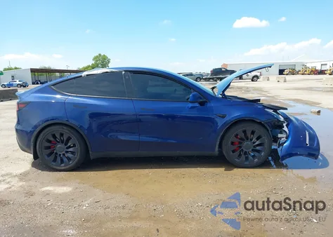 2022 Tesla Model Y Performance Dual Motor All-Wheel Drive z USA, uszkodzony, nr VIN 7SAYGDEFXNF506319